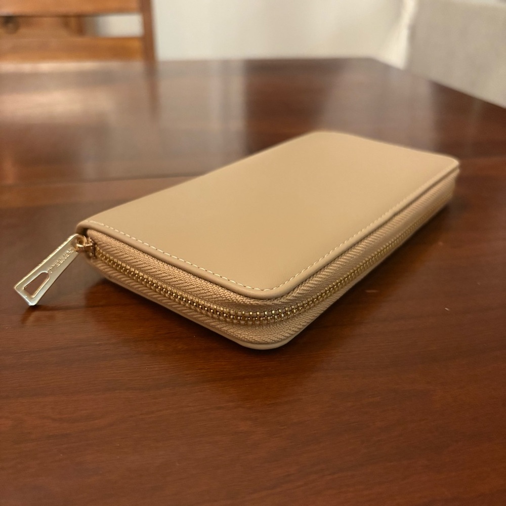 Elegant Tan Wallet